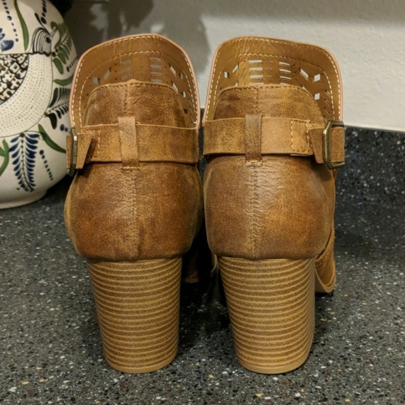 NWOT Qupid ankle boots - Picture 4 of 6